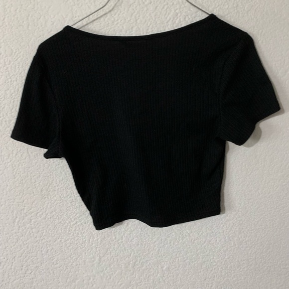 V-Neck Crop Top - Picture 3 of 3